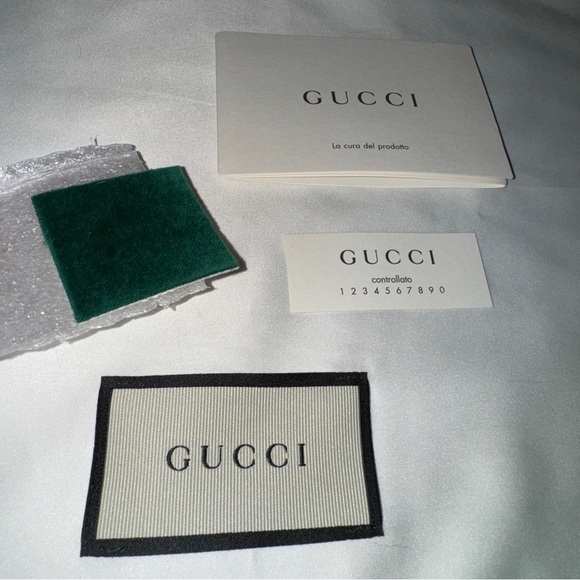 Gucci GG Medium Marmont Matelasse Bag - Picture 16 of 17